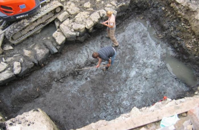 Frančiškanski Samostan Koper Arheološke raziskave 2007