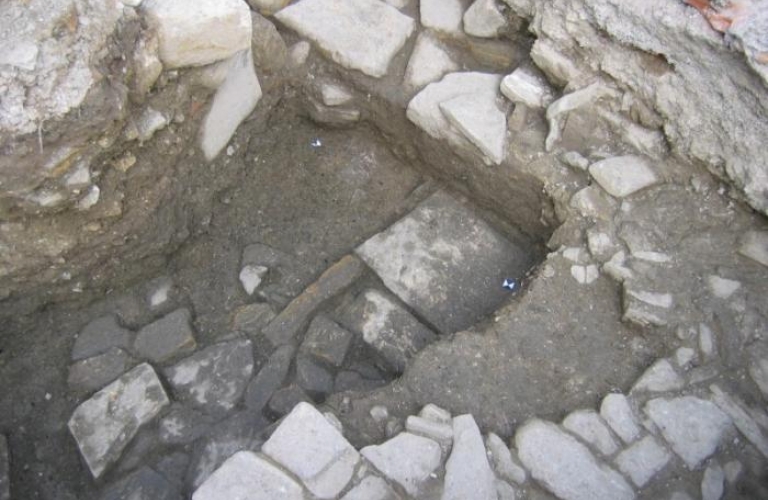 Frančiškanski Samostan Koper Arheološke raziskave 2007