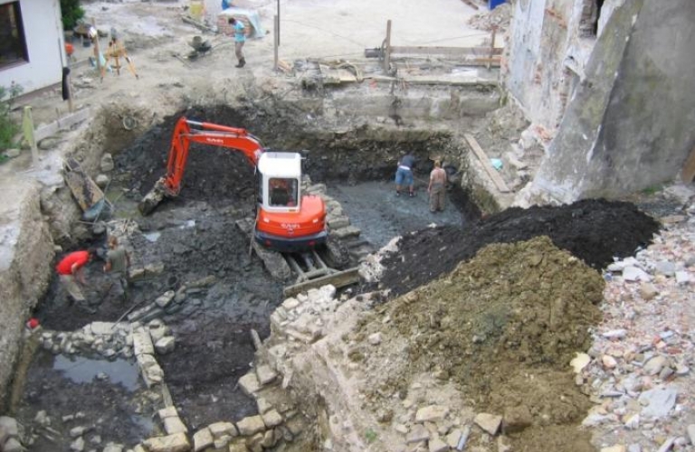 Frančiškanski Samostan Koper Arheološke raziskave 2007