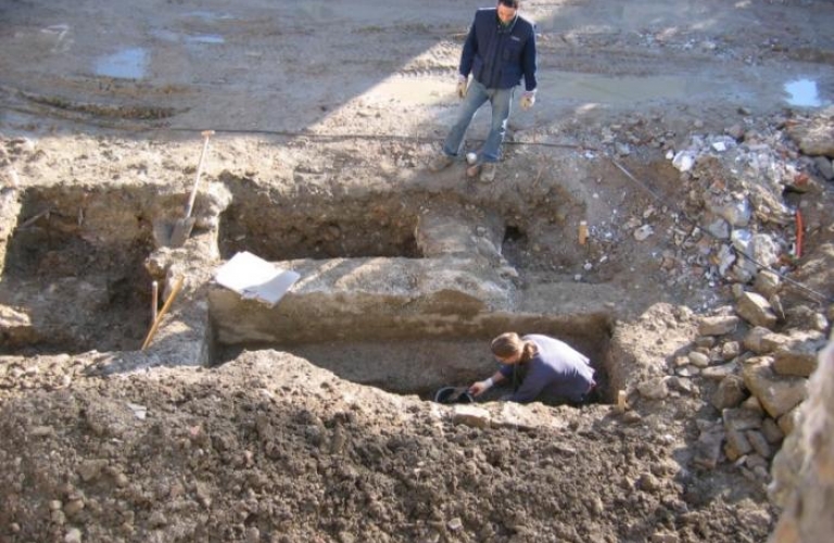 Frančiškanski Samostan Koper Arheološke raziskave 2007