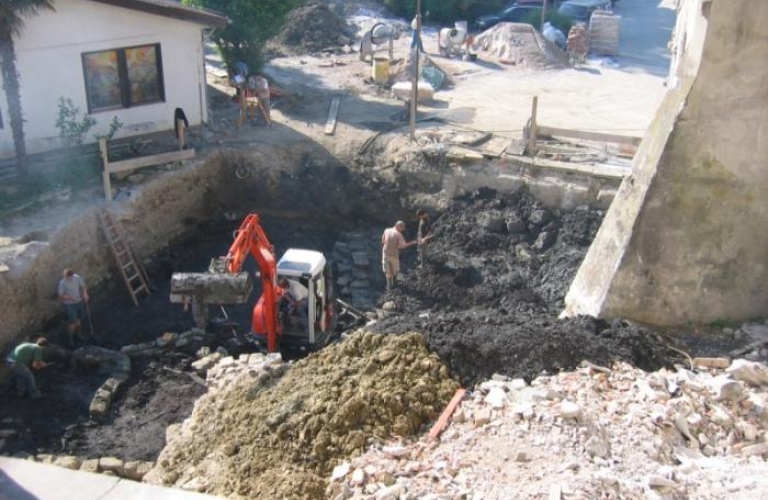 Frančiškanski Samostan Koper Arheološke raziskave 2007