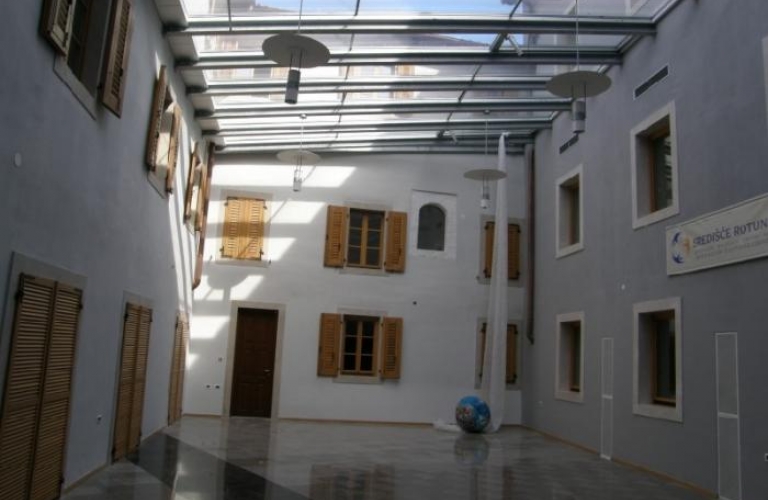 Frančiškanski Samostan Koper - Središče Rotunda