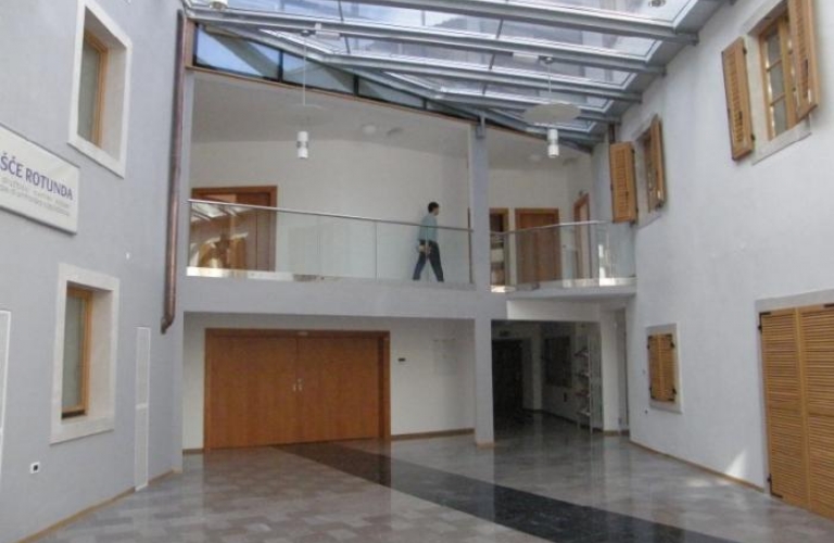 Frančiškanski Samostan Koper - Središče Rotunda