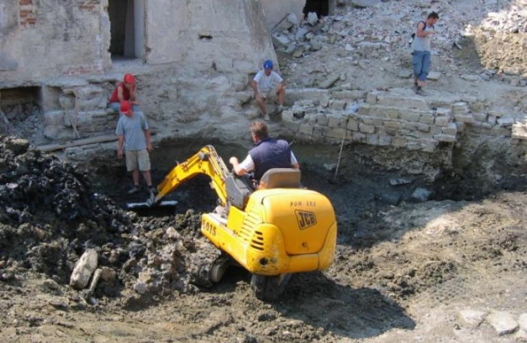Frančiškanski Samostan Koper Arheološke raziskave 2007