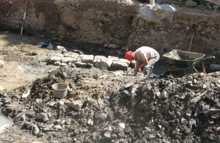 Frančiškanski Samostan Koper Arheološke raziskave 2007