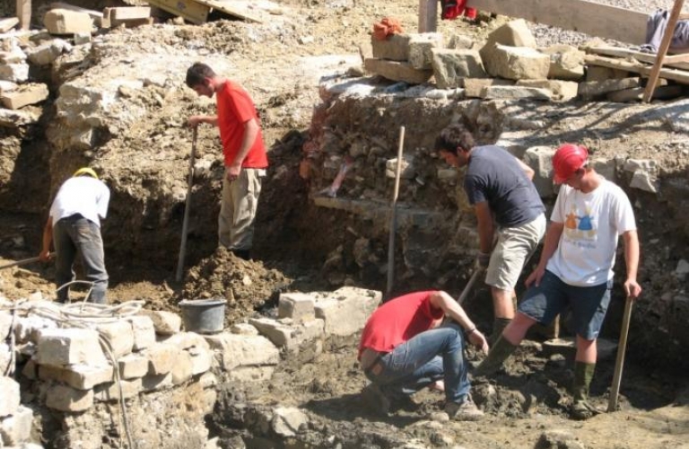 Frančiškanski Samostan Koper Arheološke raziskave 2007