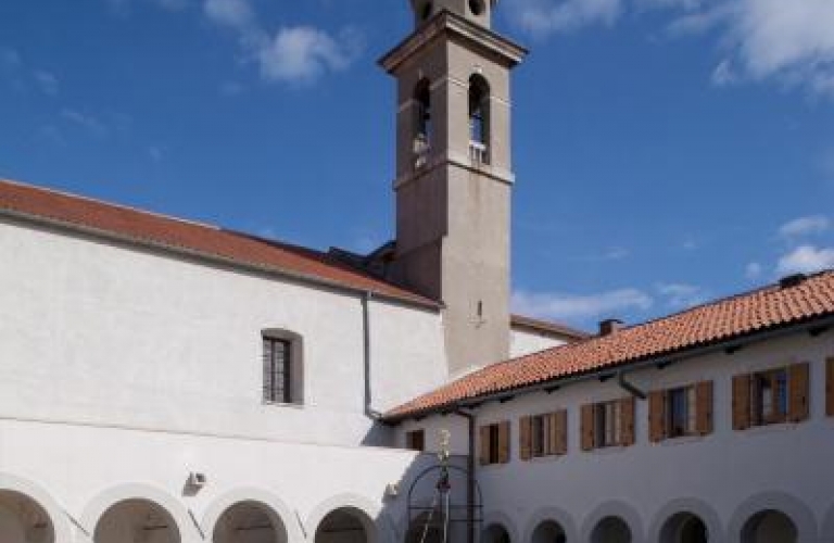 Frančiškanski Samostan Koper - Atrij s križnim hodnikom