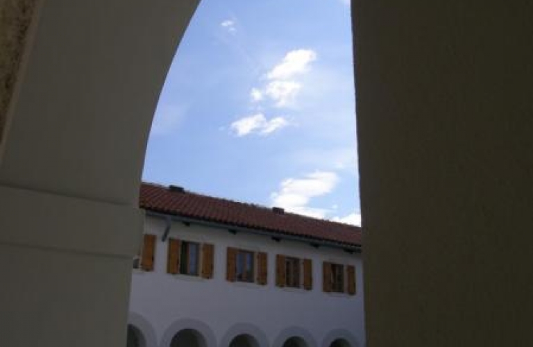 Frančiškanski Samostan Koper - Atrij s križnim hodnikom