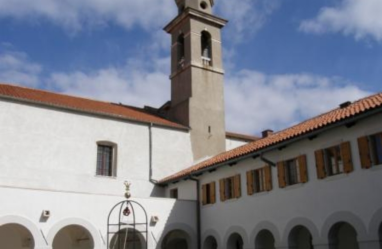 Frančiškanski Samostan Koper - Atrij s križnim hodnikom