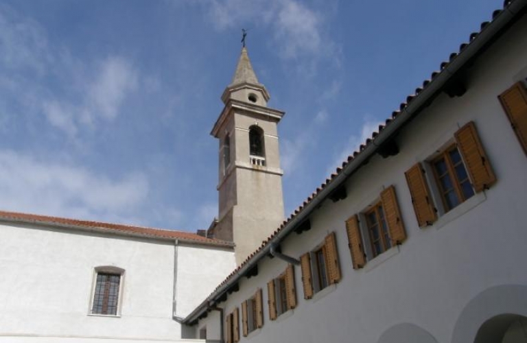 Frančiškanski Samostan Koper - Atrij s križnim hodnikom