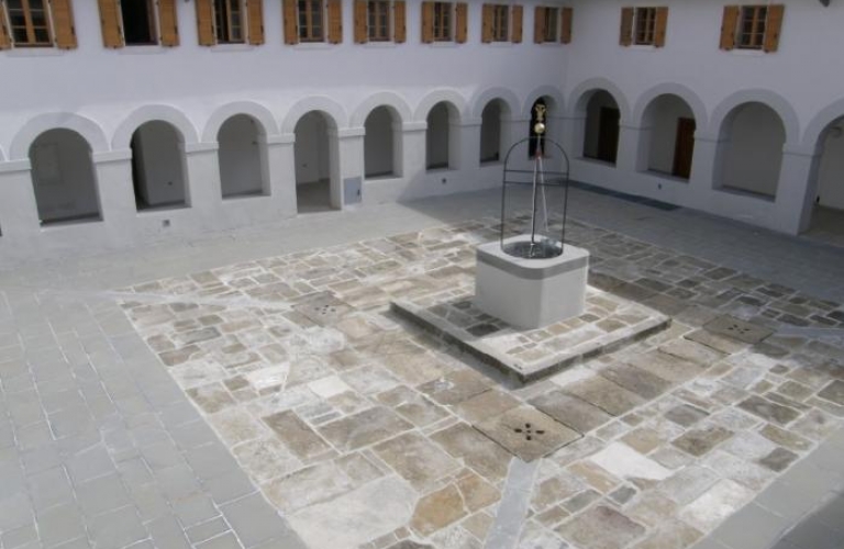 Frančiškanski Samostan Koper - Atrij s križnim hodnikom