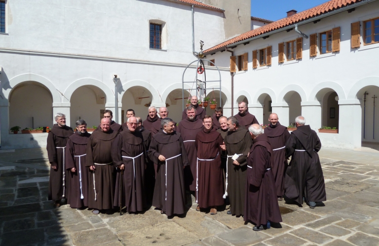 Prihod frančiškanov in zidava samostana