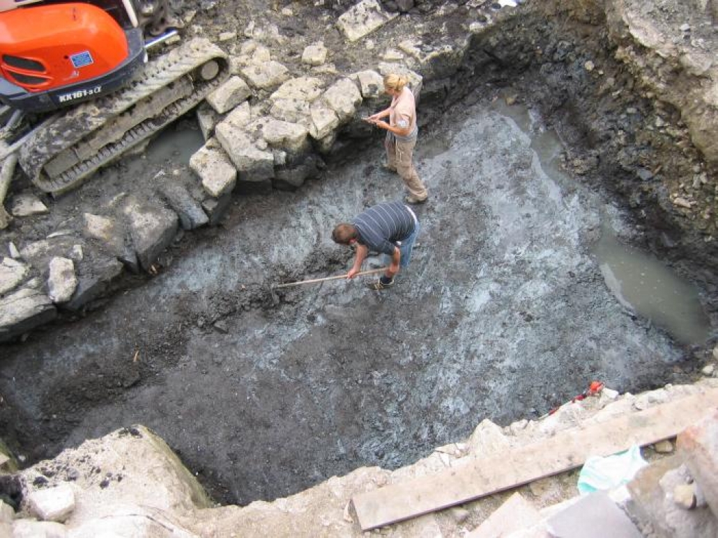 Frančiškanski Samostan Koper Arheološke raziskave 2007