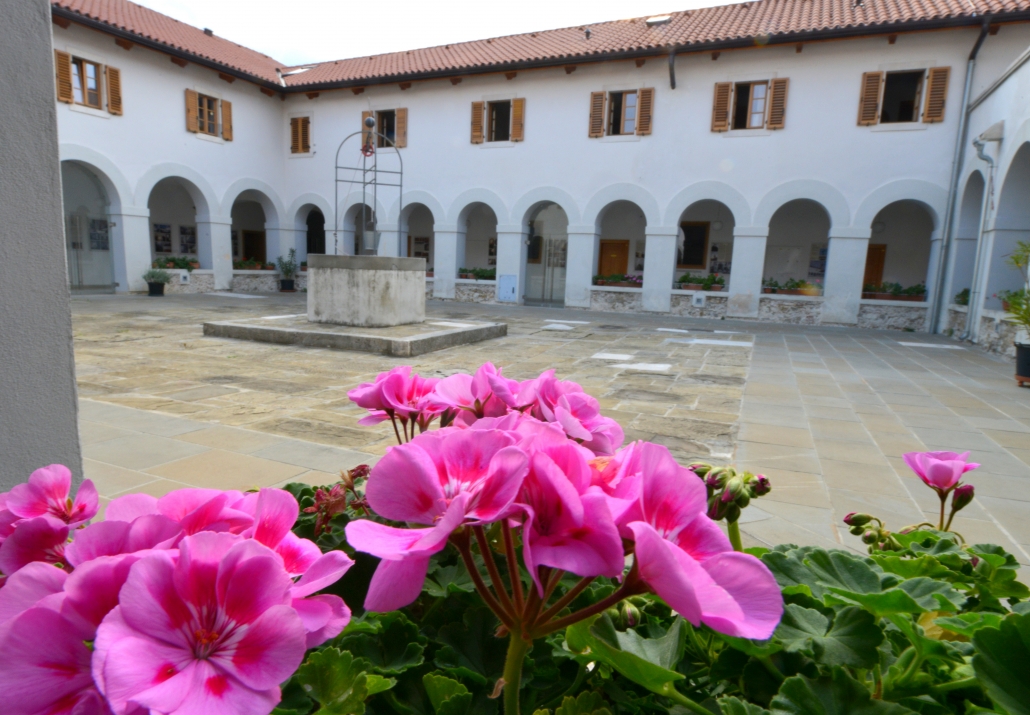 Frančiškanski Samostan Koper - Atrij s križnim hodnikom